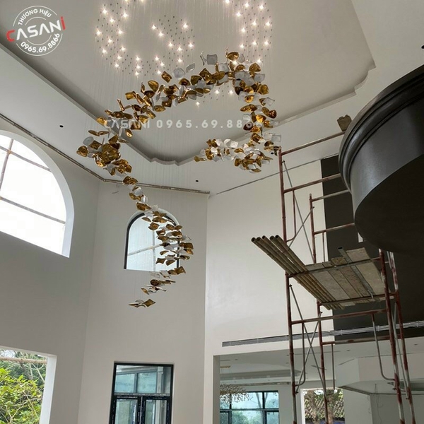 Đèn chùm pha lê thả thông minh PL077 gồm 320 lá, 60 mắt COB dimmer có điều khiển xa, không dùng mâm, KT(mm): L2500*W2500*H4000